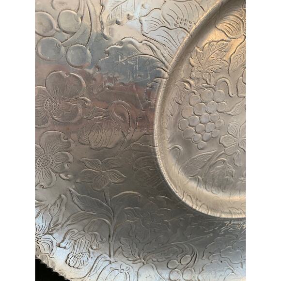 Vintage Handfinished Aluminum Tray Round 15.5 Inches Platter Floral - Picture 7 of 9